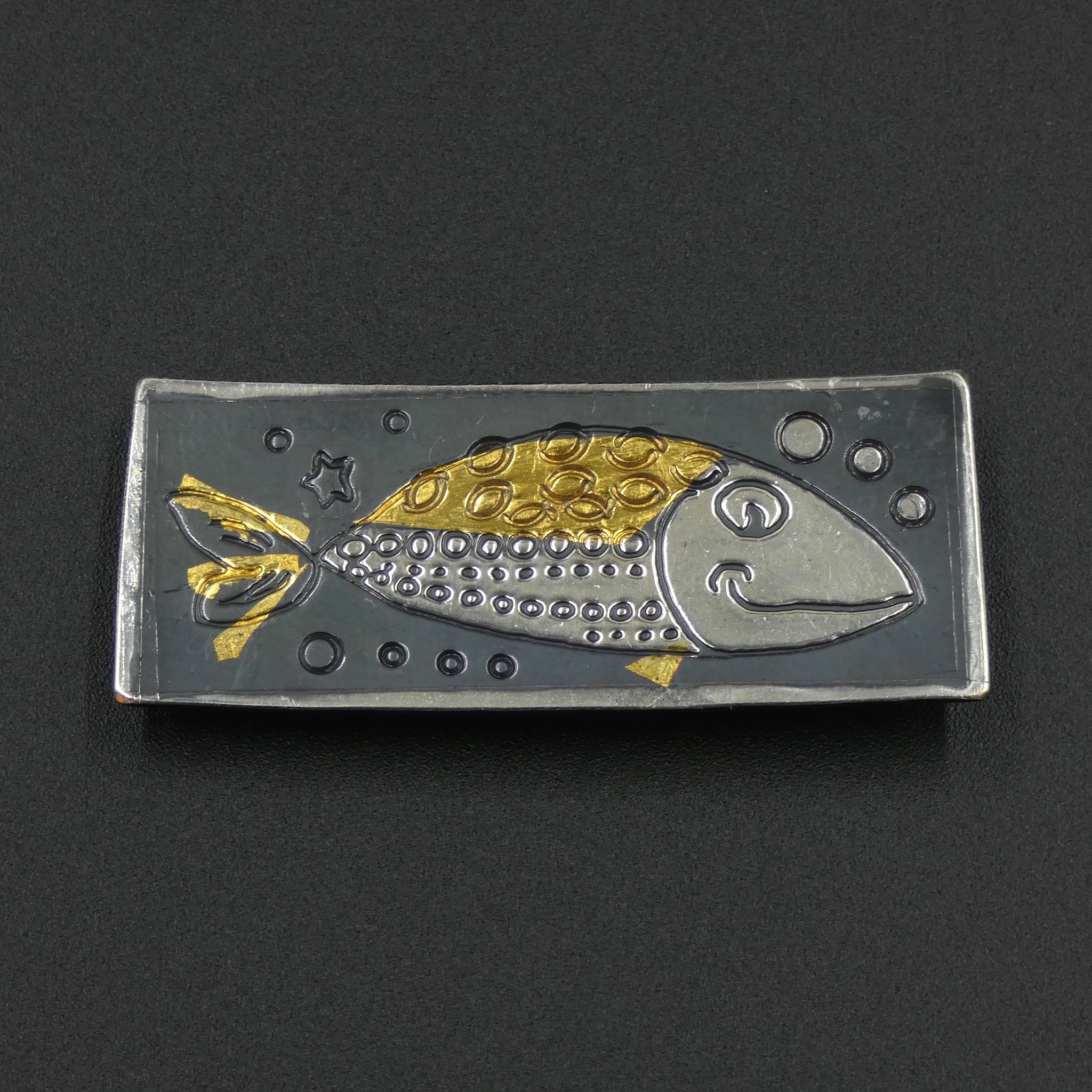 Fish brooch by jewellers John and Dawn Field